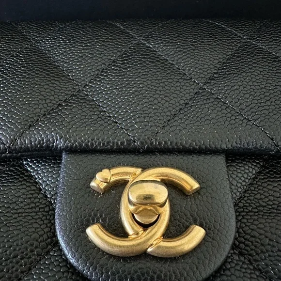 ❤️ CHANEL NEW ❤️ CHANEL Caviar Quilted
Mini Sweetheart Rectangular Flap Black - Picture 9 of 10